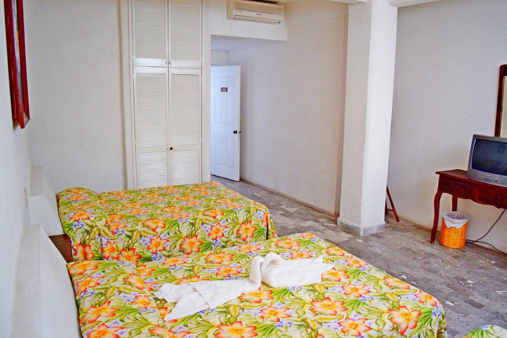 Hotel Corona Zihua Zihuatanejo Buitenkant foto