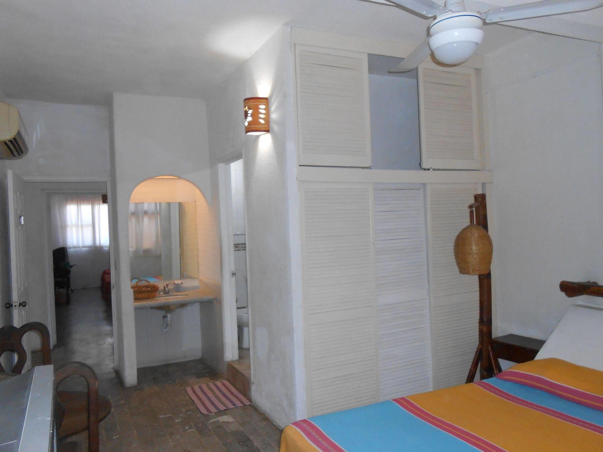 Hotel Corona Zihua Zihuatanejo Buitenkant foto