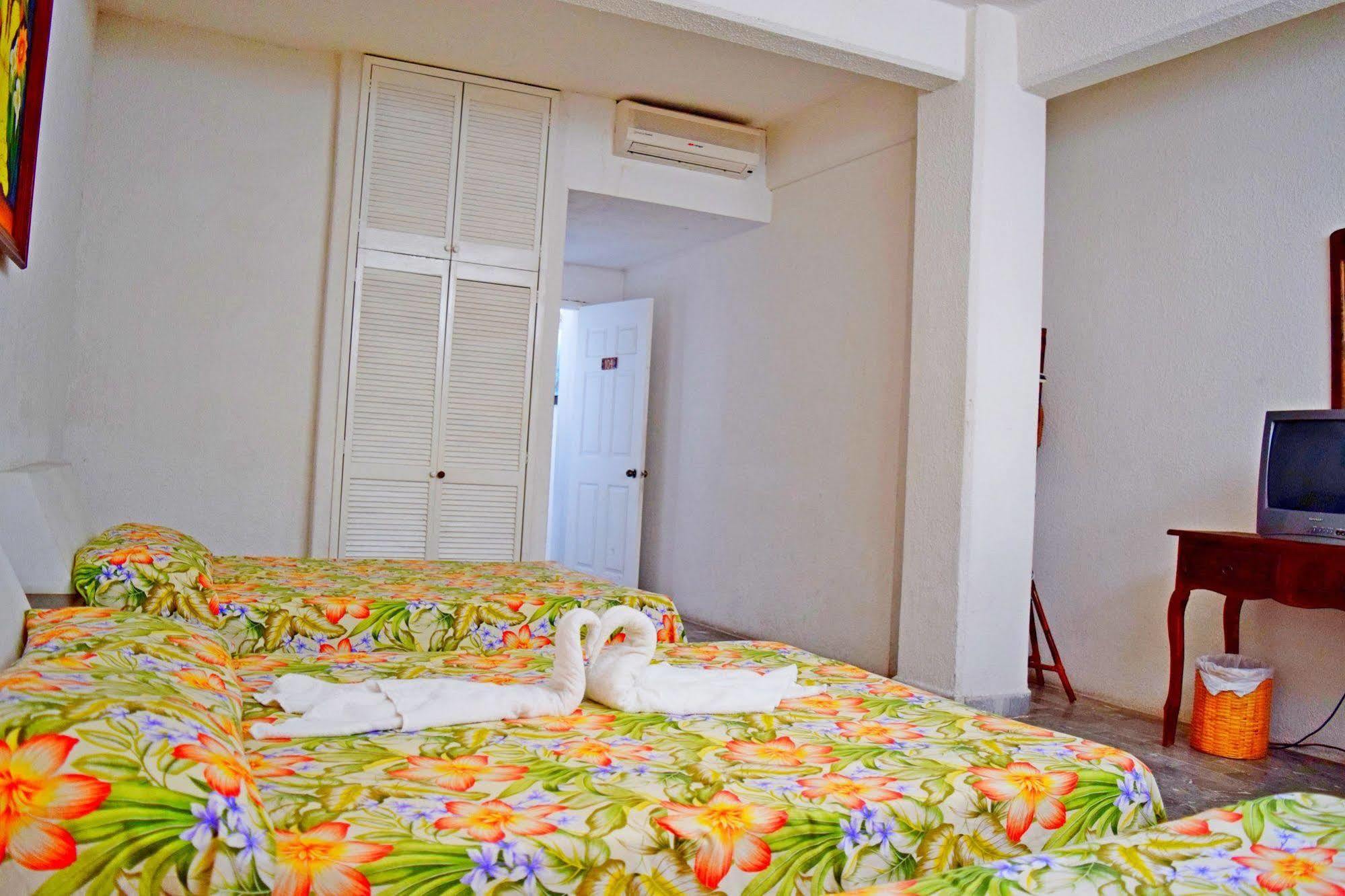 Hotel Corona Zihua Zihuatanejo Buitenkant foto