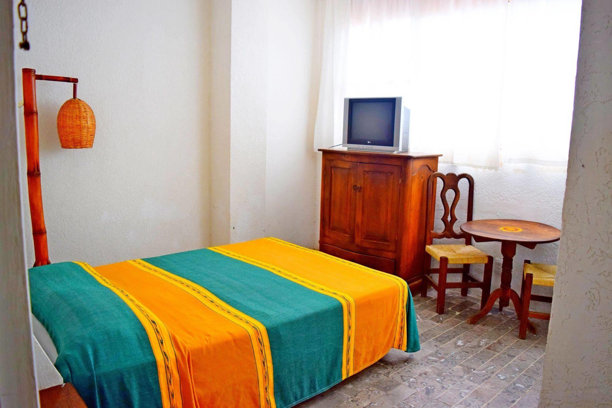 Hotel Corona Zihua Zihuatanejo Buitenkant foto